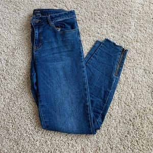 jeans w/ ankle zip — size 8